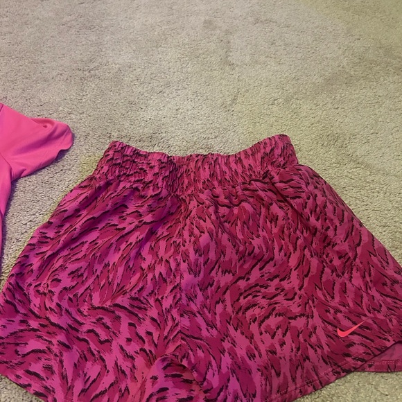 Nike Dri-FIT Magenta Activewear Set - Picture 4 of 4